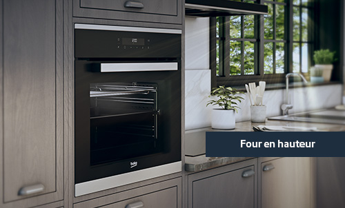 Four placé à hauteur Beko dans une cuisine industrielle