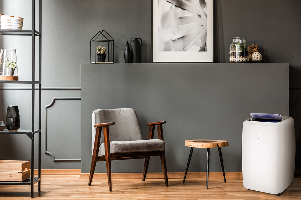 Un salon frais en toute circontances grâce au climatiseur connecté Beko