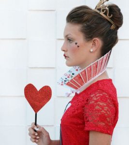 DIY déguisement reine de cœur facile