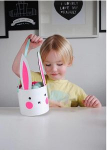 Activité enfants Pâques - Panier en carton