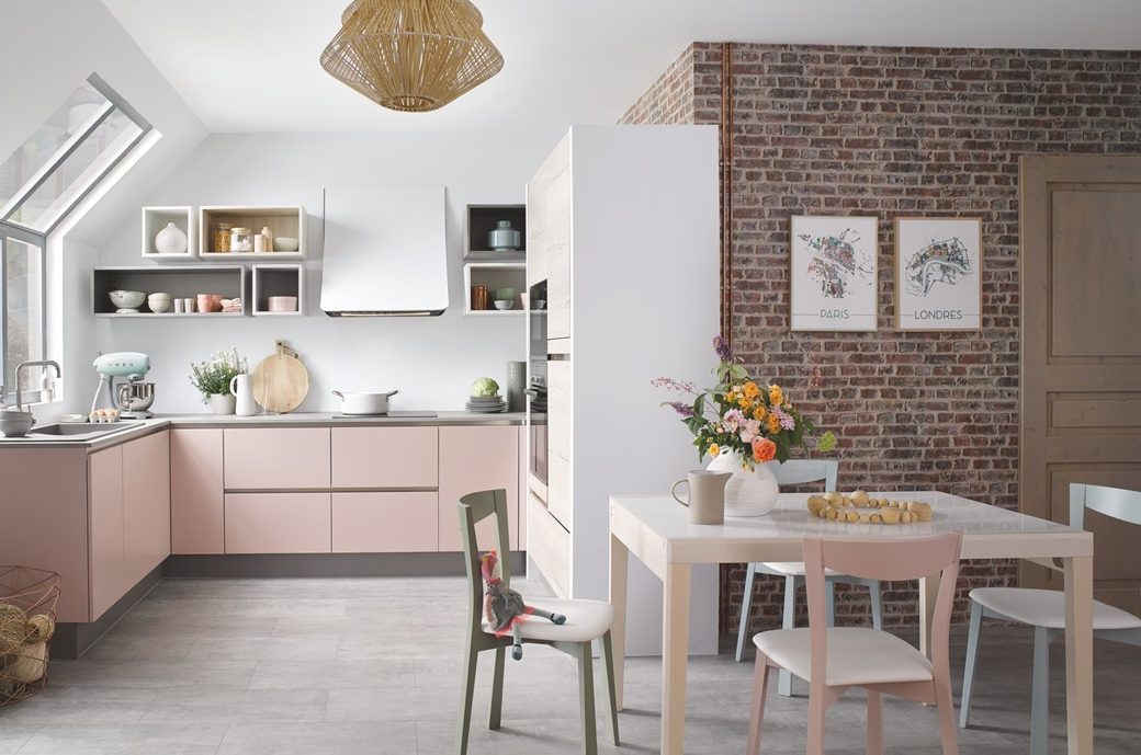 cuisine-moderne-lumineuse-douce-couleur-rose-pastel