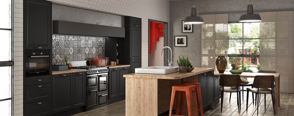 cuisine-ouverte-couleur-noire-avec-table