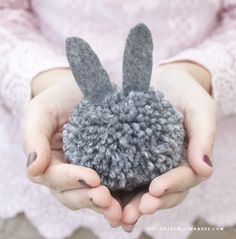 Activités enfants - Lapin pompon en laine