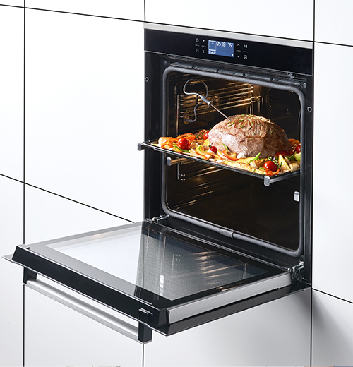 Four Beko doté d'une sonde de cuisson ouvert